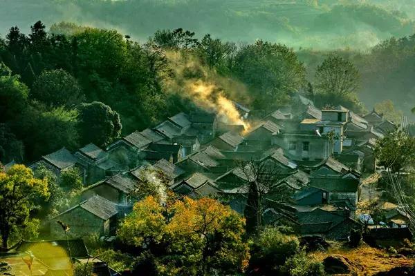 大悟,一个和婺源相媲美的地方,等了一整年的最红秋色终于来了!