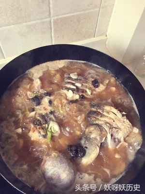 草鱼的家常做法炖鱼不放辣不放酒,郫县豆瓣酱炖鱼家常做法