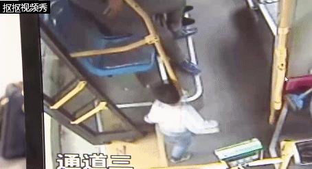 两岁小孩叼着奶瓶能睡着正常吗,两岁孩子叼着奶嘴离家出走