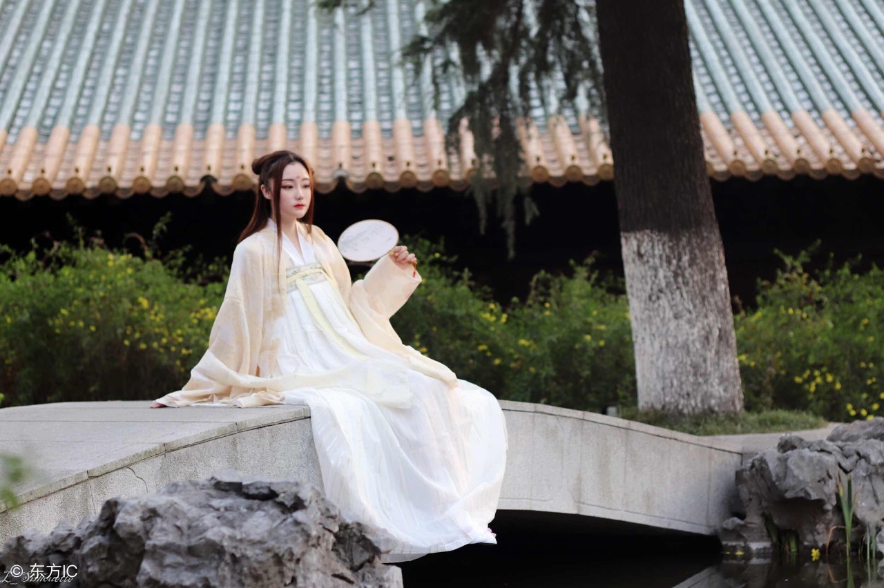 女人应该怎么去形容她漂亮呢？收集了很多词，一起来看看吧！