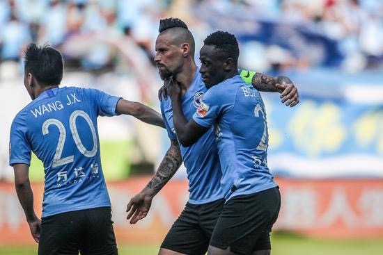 中超界外球名场面,中超禁区内手球回放