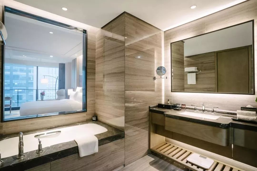 享受睡在床上看海,躺在床上看海的海景房