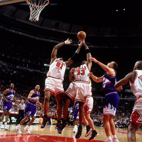 足球和篮球哪一个更会更伟大,足球和篮球哪个玩起来累