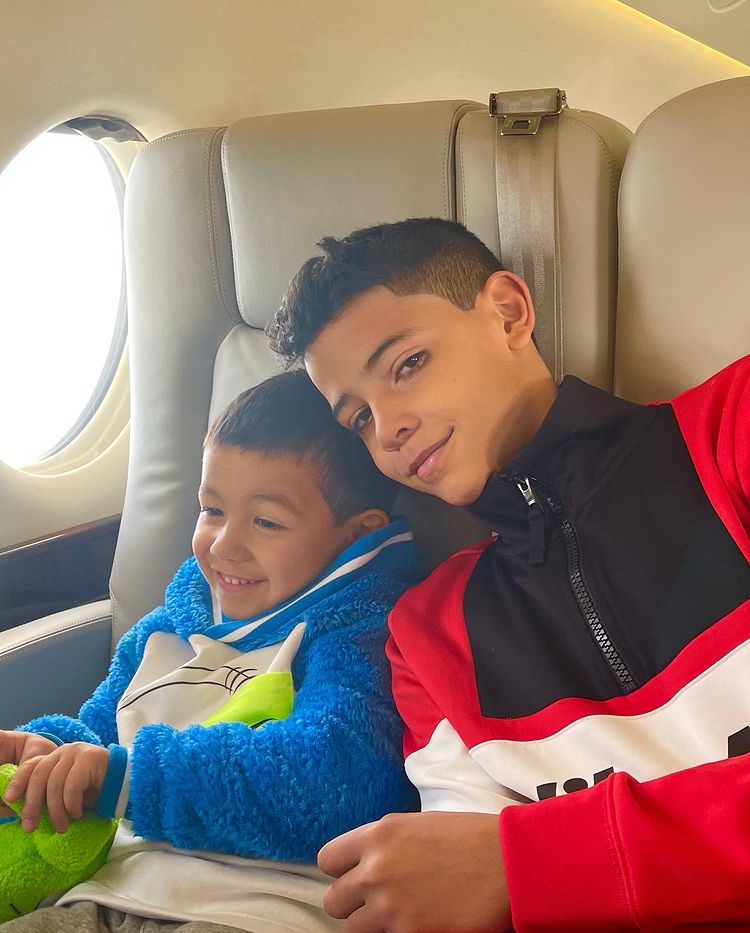 c罗晒8岁迷你罗肌肉照,c罗儿子帅气照片