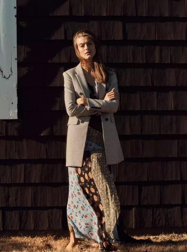 格子大衣搭配女秋冬气质时尚穿搭,膝盖以上的格子大衣搭配裙子