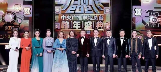 李梓萌惊艳全部照片,李梓萌播报蓝天野翻车镜头