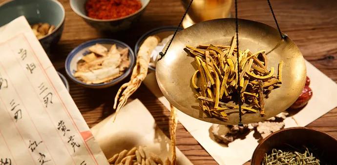 荨麻疹很痒忍下来有用吗,荨麻疹实在太痒了可以输液缓解嘛