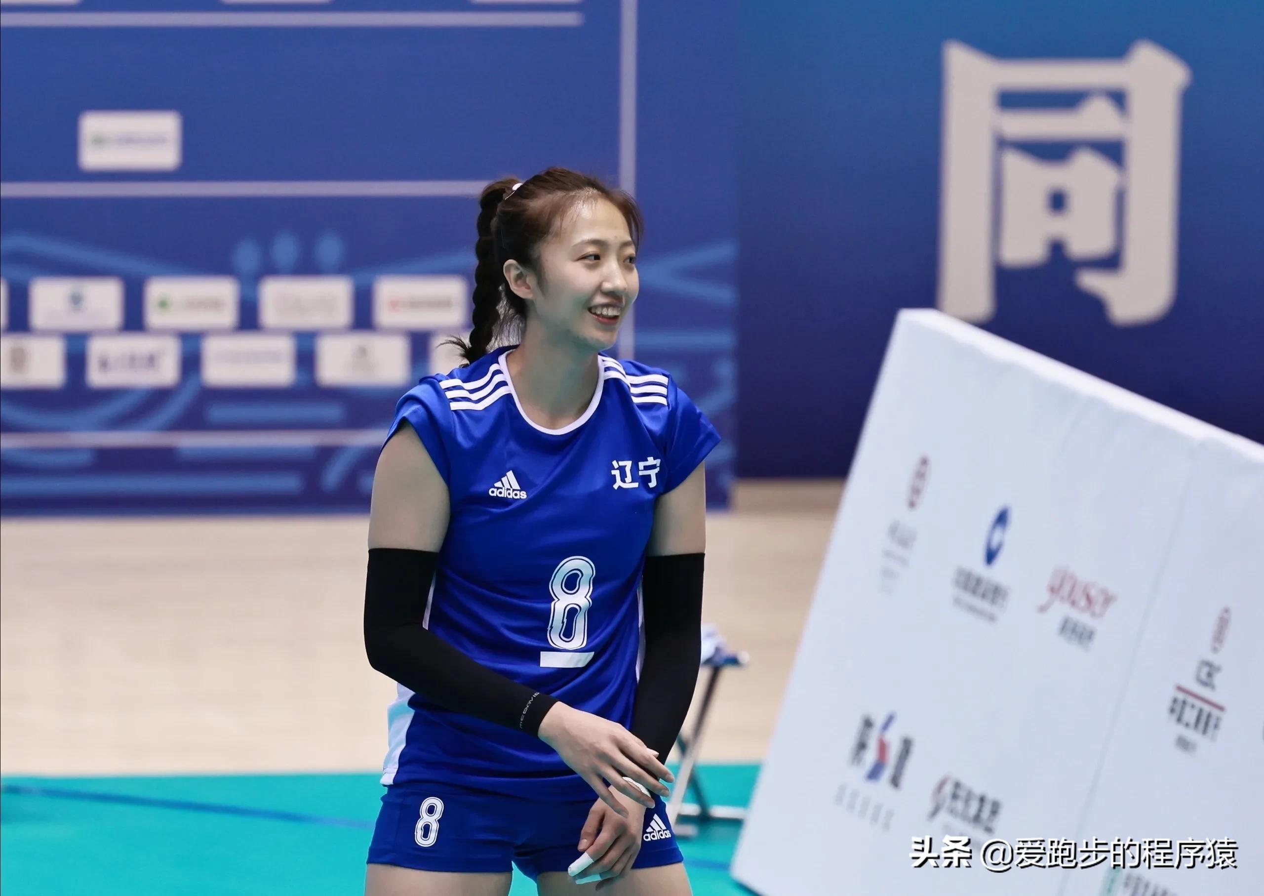 张常宁女排比赛服短裤,女排时装秀视频