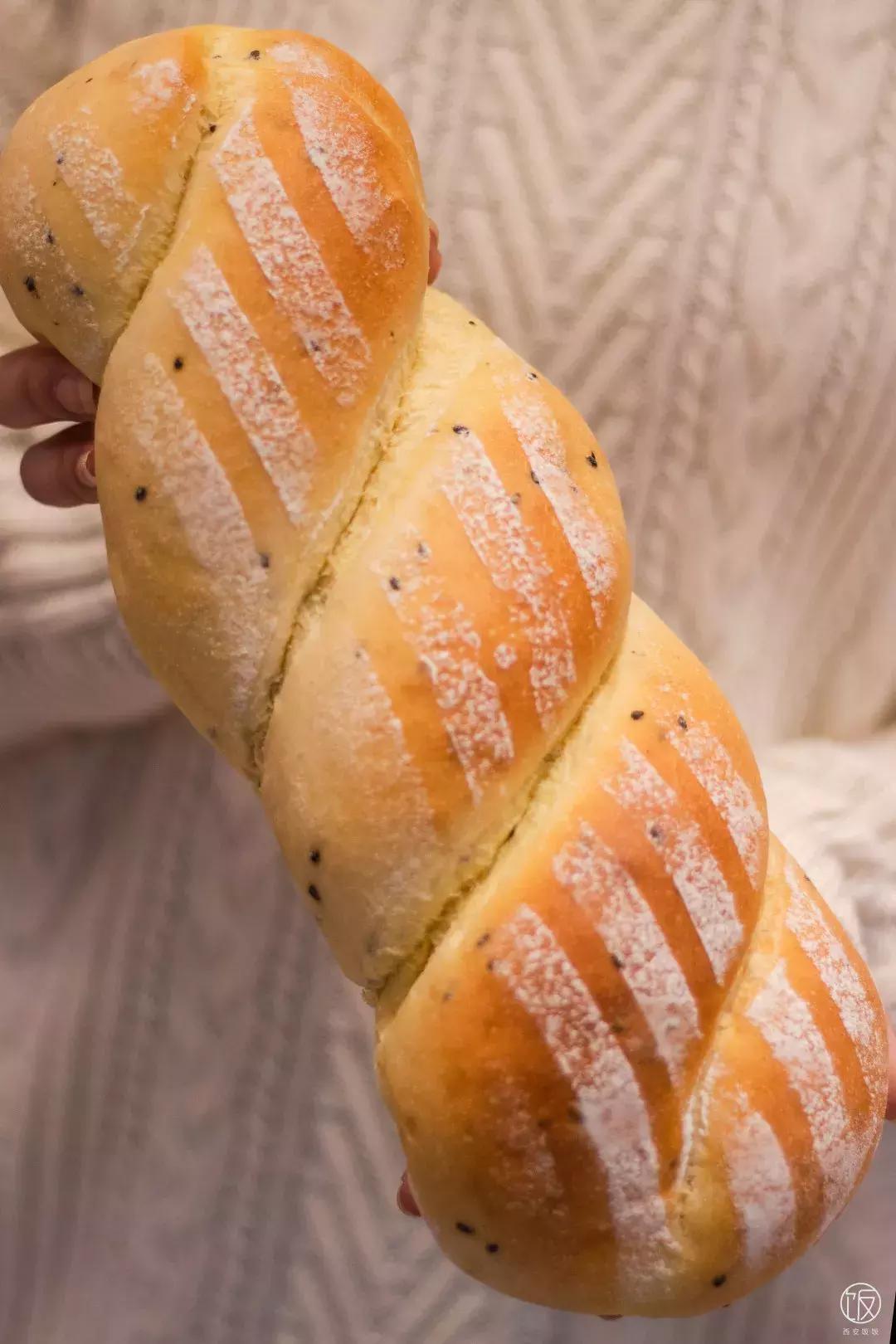 啧啧啧~都是面包，原麦山丘你又搞特殊！