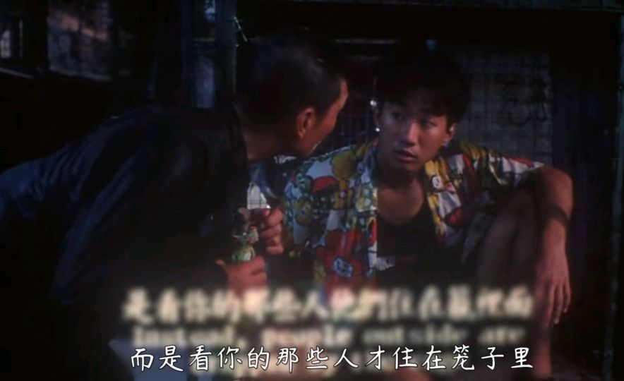香港笼屋居住40年，他说：不是我住笼子，是看我的你们住笼子里