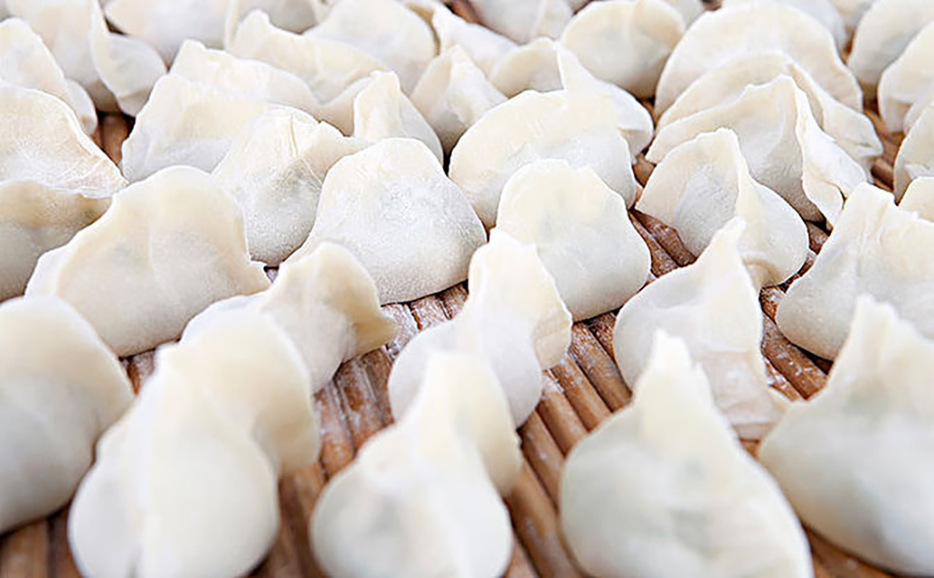 饺子如何保存才能不粘连或者破皮,刚包好的饺子怎么放冰箱不粘连