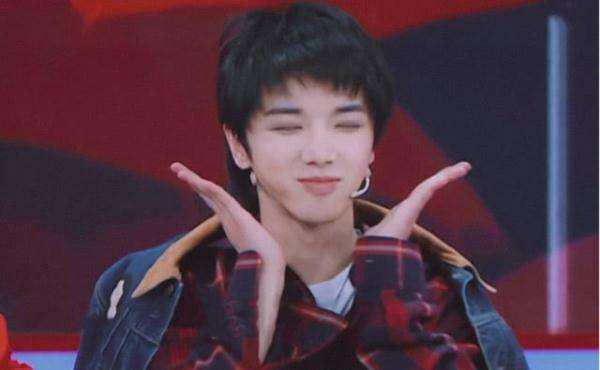 华晨宇快男夺冠之夜,华晨宇快男夺冠日期