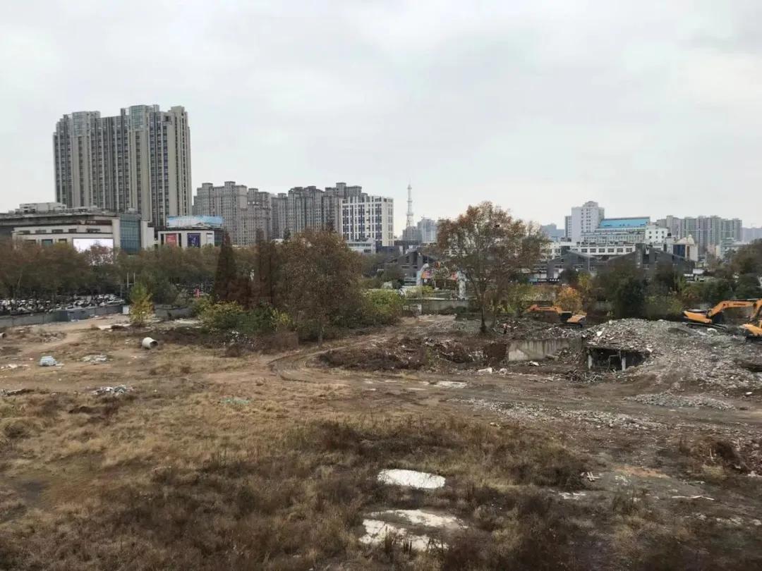 还有多少新沂人记得当初的“世纪广场”，如今处境让人感叹...