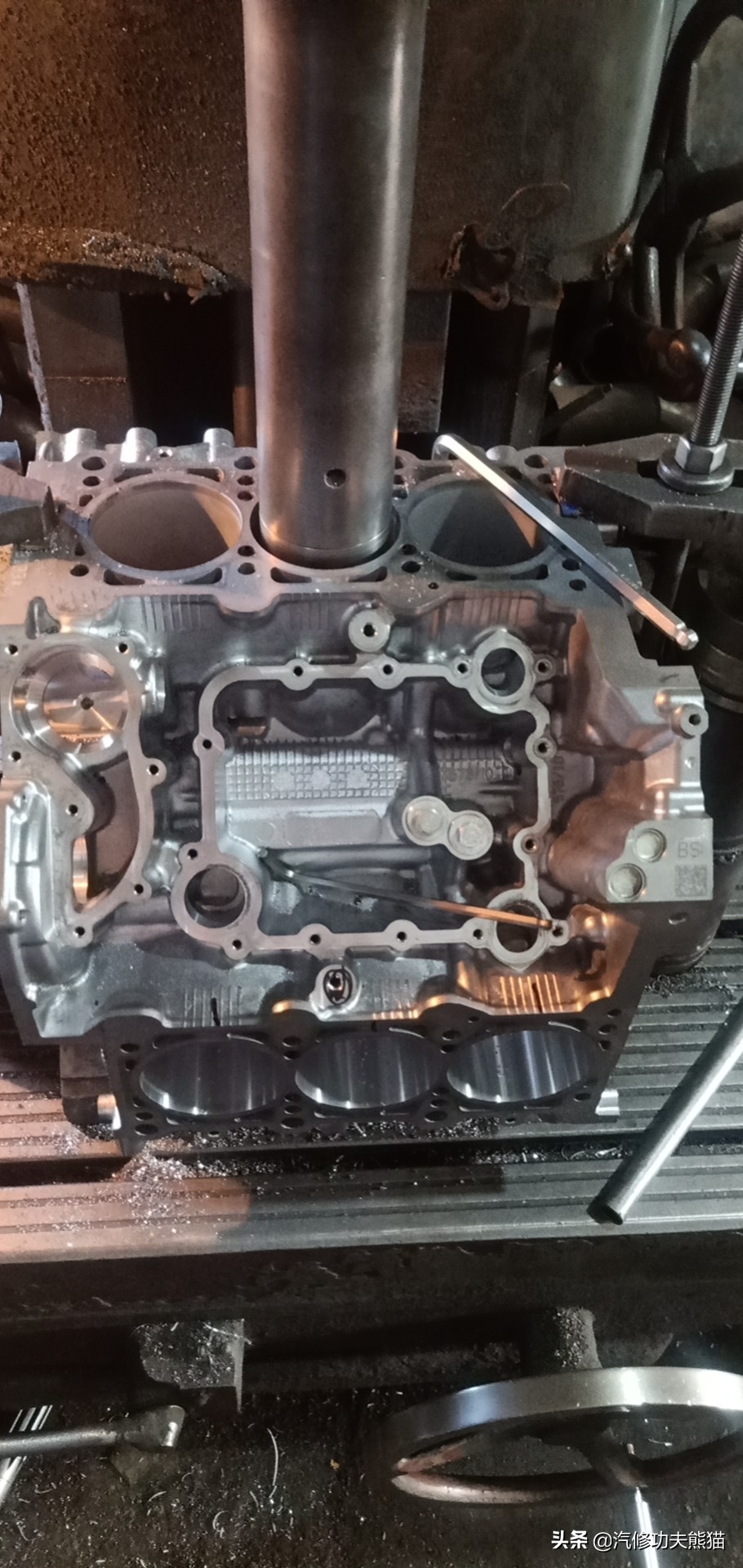 新款大众途锐烧机油吗,百万豪车为什么还烧机油