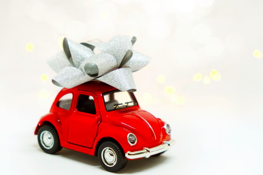 圣诞送礼物还是跨年送礼物,圣诞礼物是平安夜送还是圣诞节送