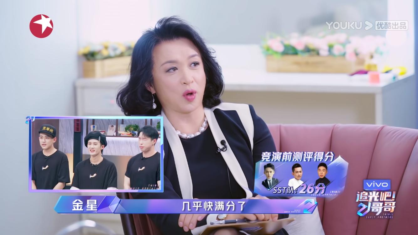 无颜、哑嗓、广场舞水平的搞笑担当烧老师凭啥得“小考”第一？