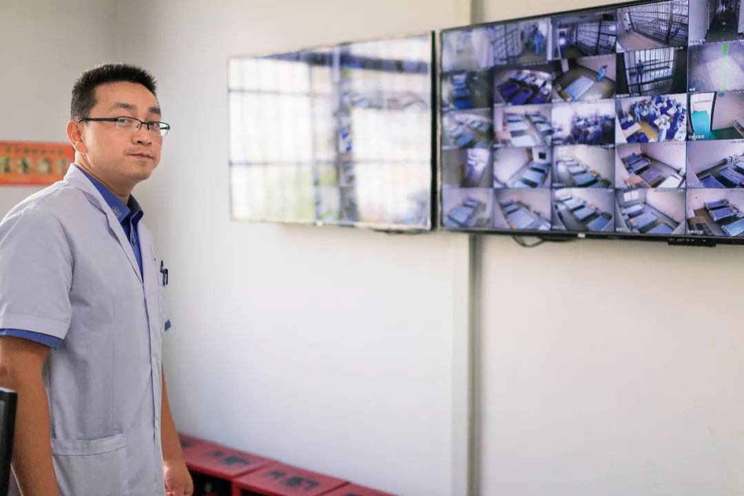 精神病患者从疯人院逃出,精神病院逃不出来的精神病人