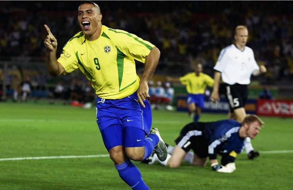 马拉多纳大罗梅西c罗,足坛前三人梅西c罗内马尔