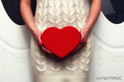 经期推迟十天后掉出好大一块血块,月经推迟排出来像肉一样的东西