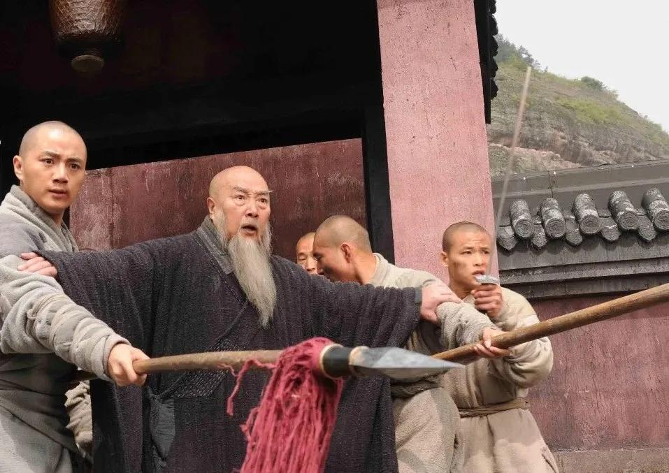 拍网贷广告劝农民工坐飞机,怂恿农民工升舱