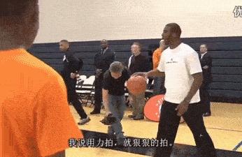 打篮球规则新手入门,小学生打篮球基本动作入门