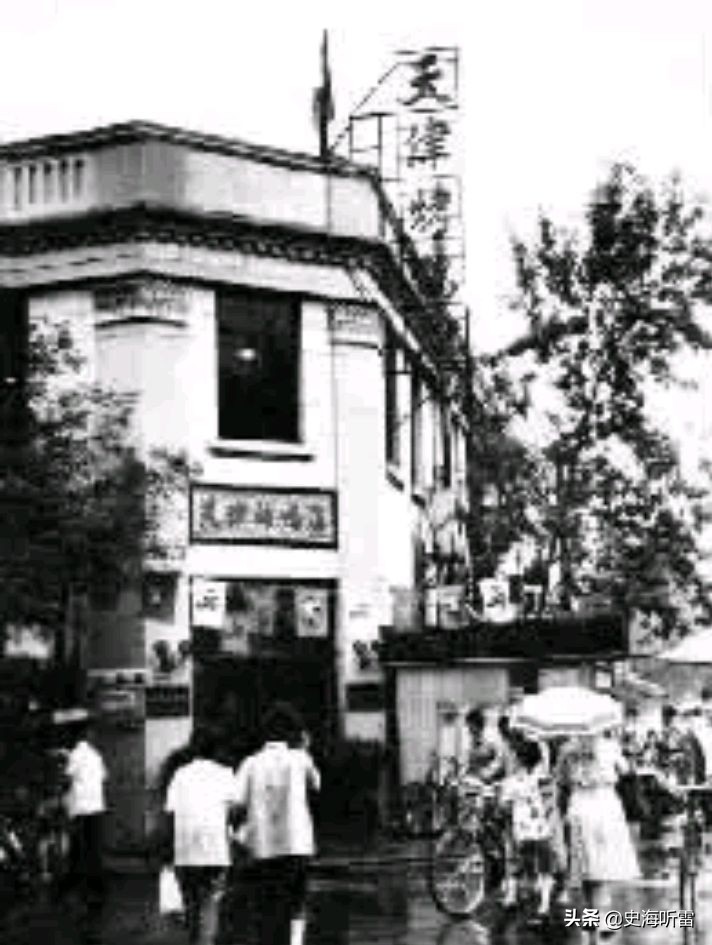 毛*东泽**:“群众是真正的英雄,而我们却是幼稚可笑的,包括我”