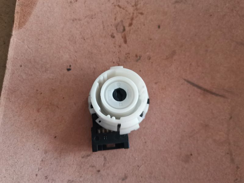 大众速腾钥匙锁座更换视频,大众速腾车遥控器钥匙改装外壳