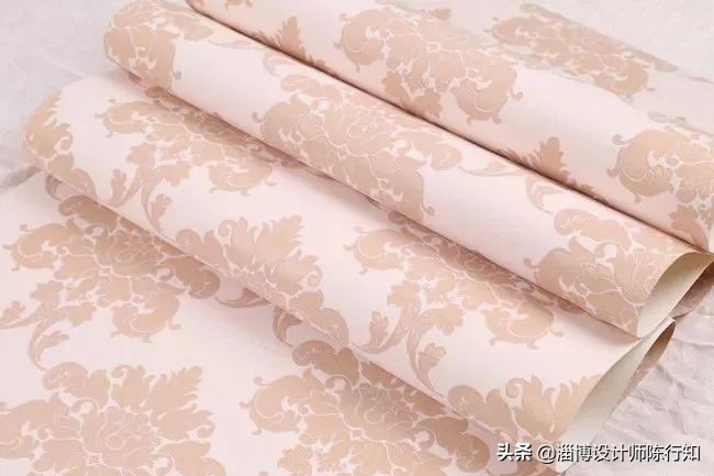 壁纸和壁布哪个更环保,装修墙面贴壁纸合适吗