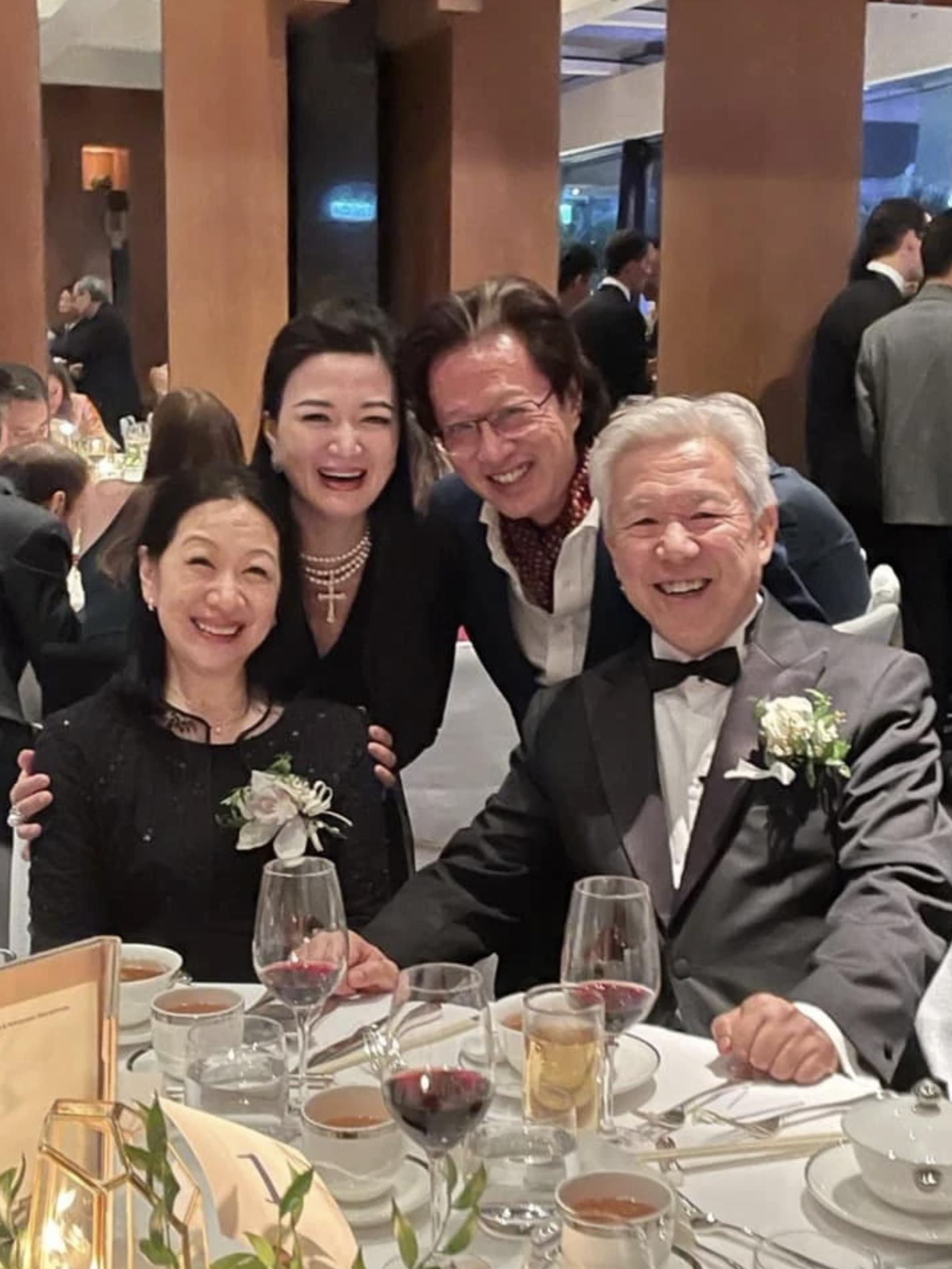 陈少霞陪富商丈夫出席婚宴,陈少霞携富商老公亮相