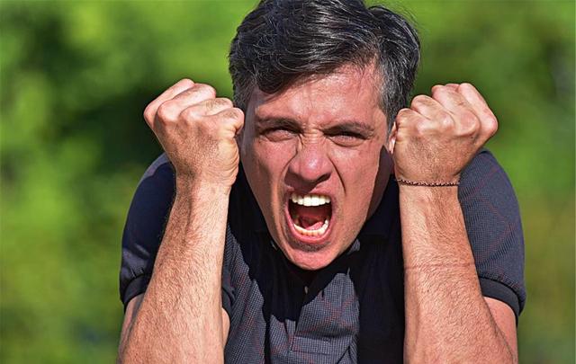 情商低不懂人情世故的表现,说话很幼稚的人有哪些表现