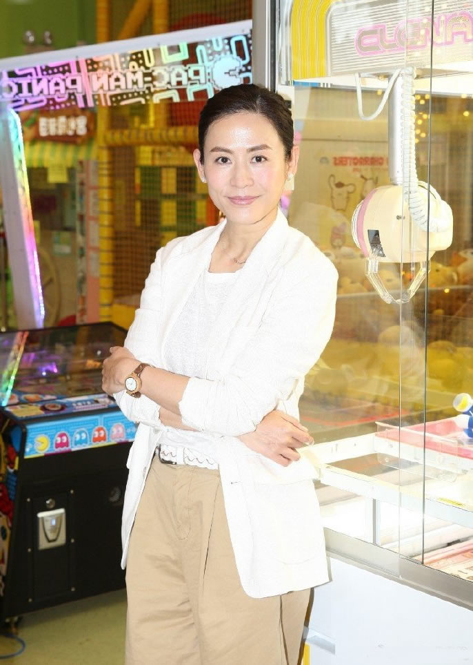 宣萱穿白色长裤,宣萱白衬衣黑裤子