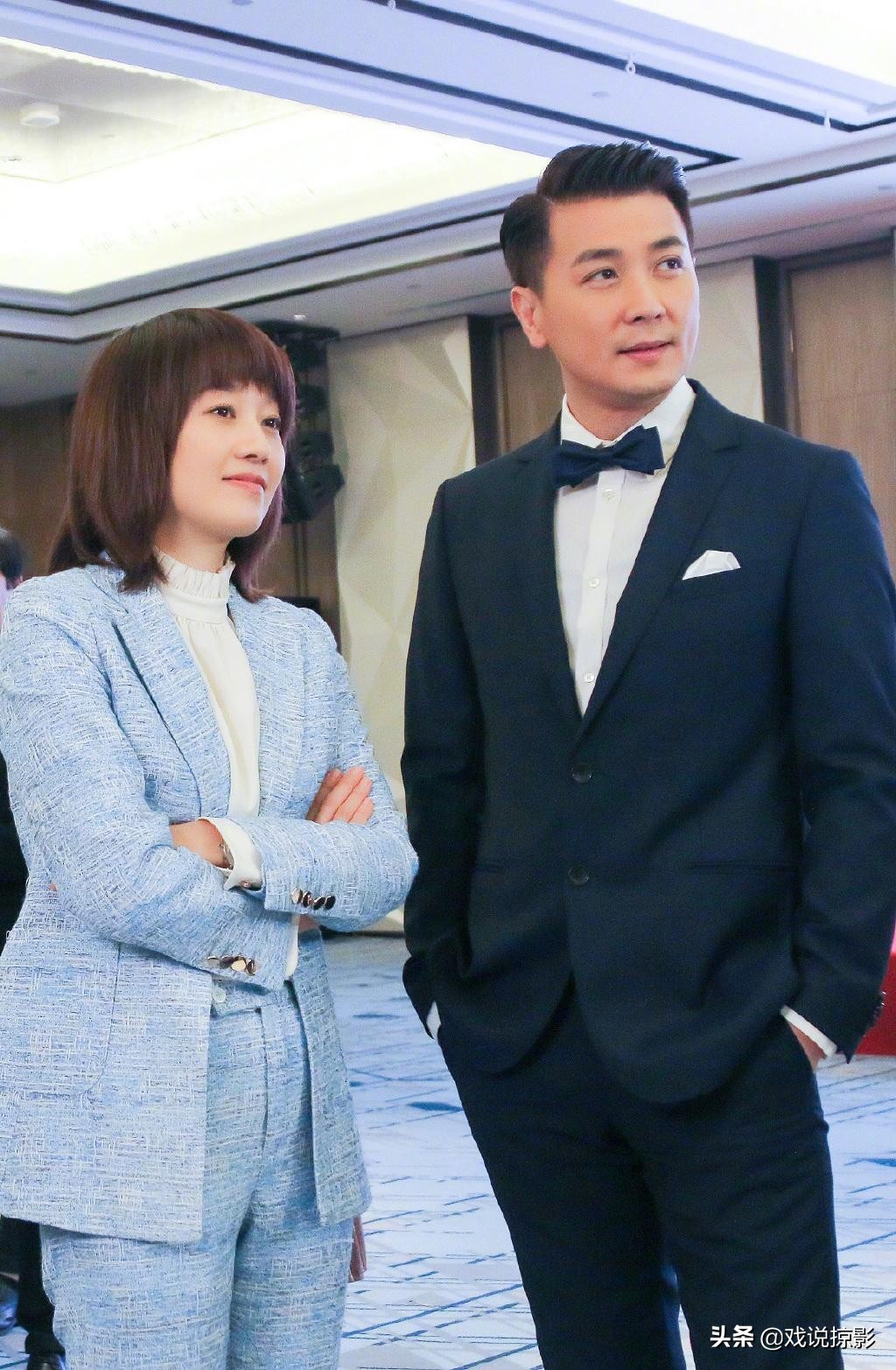 马伊琍保剑锋领奖,马伊琍与保剑锋同框