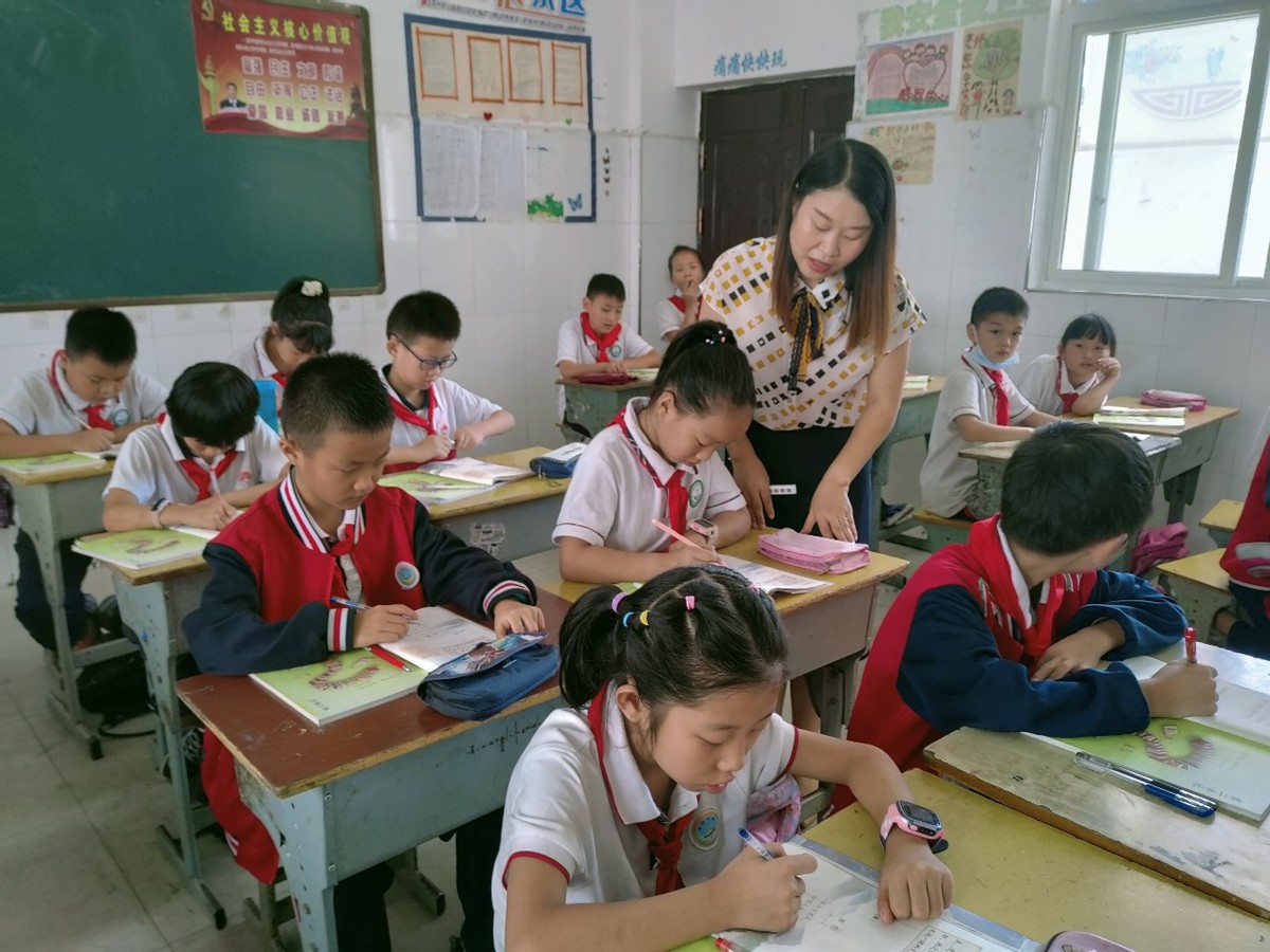 “四有”老师范玲玲