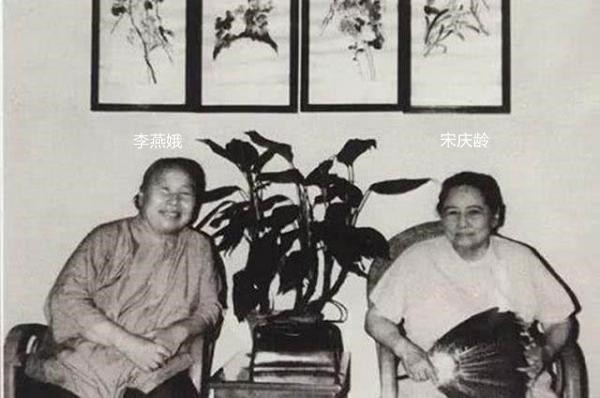 她陪伴宋庆龄54年，拼死保护宋家财产，宋庆龄逝后与其同葬