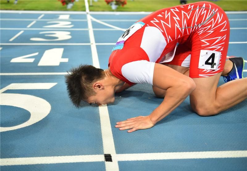 短跑名将张培萌夫妻年龄巨大差异,短跑名将张培萌被妻子怒斥家暴