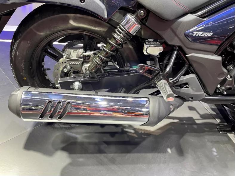 tr300豪爵好还是cb400f好,豪爵tr300都市版旅行版怎么选择