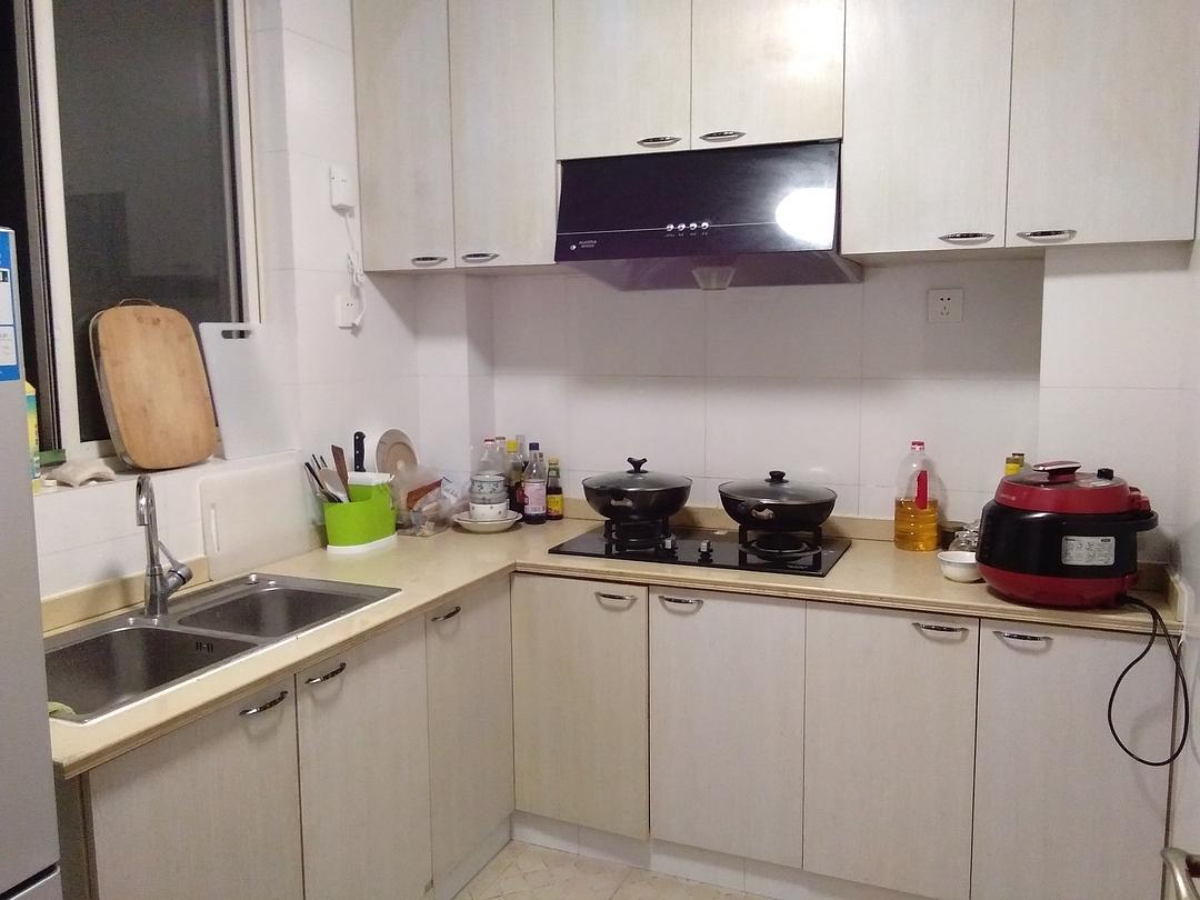 燃气灶冒黑火怎么修,燃气灶从缝隙漏火怎么解决