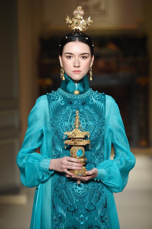 深圳萃华珠宝首饰有限公司,萃华珠宝深度分析