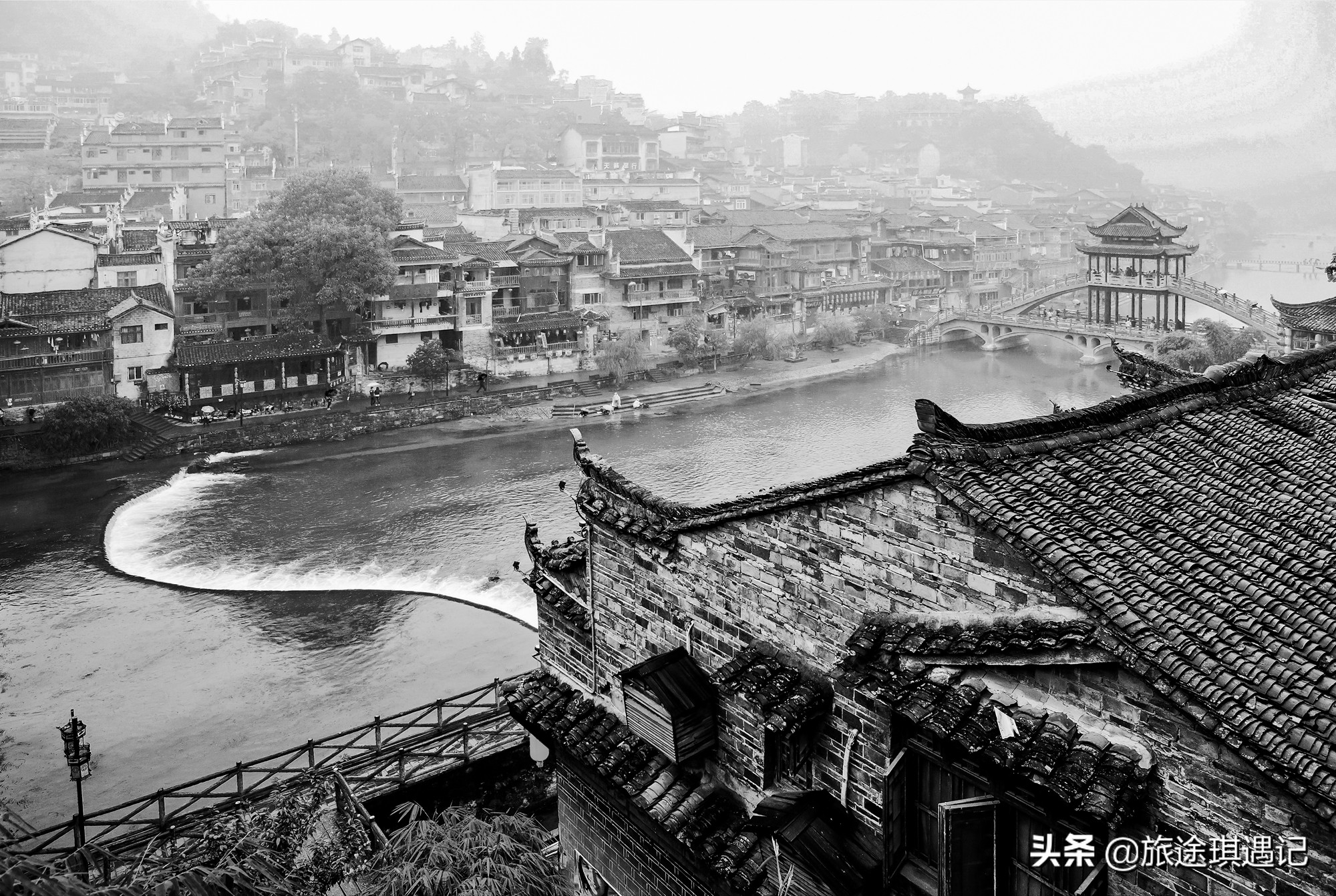 在凤凰古城感受苗族,在凤凰古城与你相遇