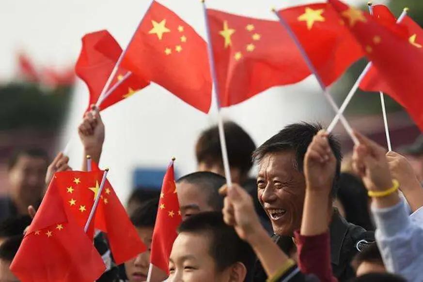 「12.2新闻速递」浸大学生会会长方仲贤被捕;《我和僵尸有个约会》重启;澳门11月*彩博**收入下挫七成