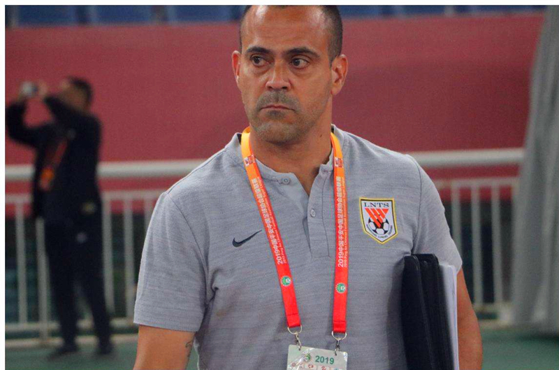 又闹笑话了！中超豪门手机办公，一条短信就炒掉球队教练！