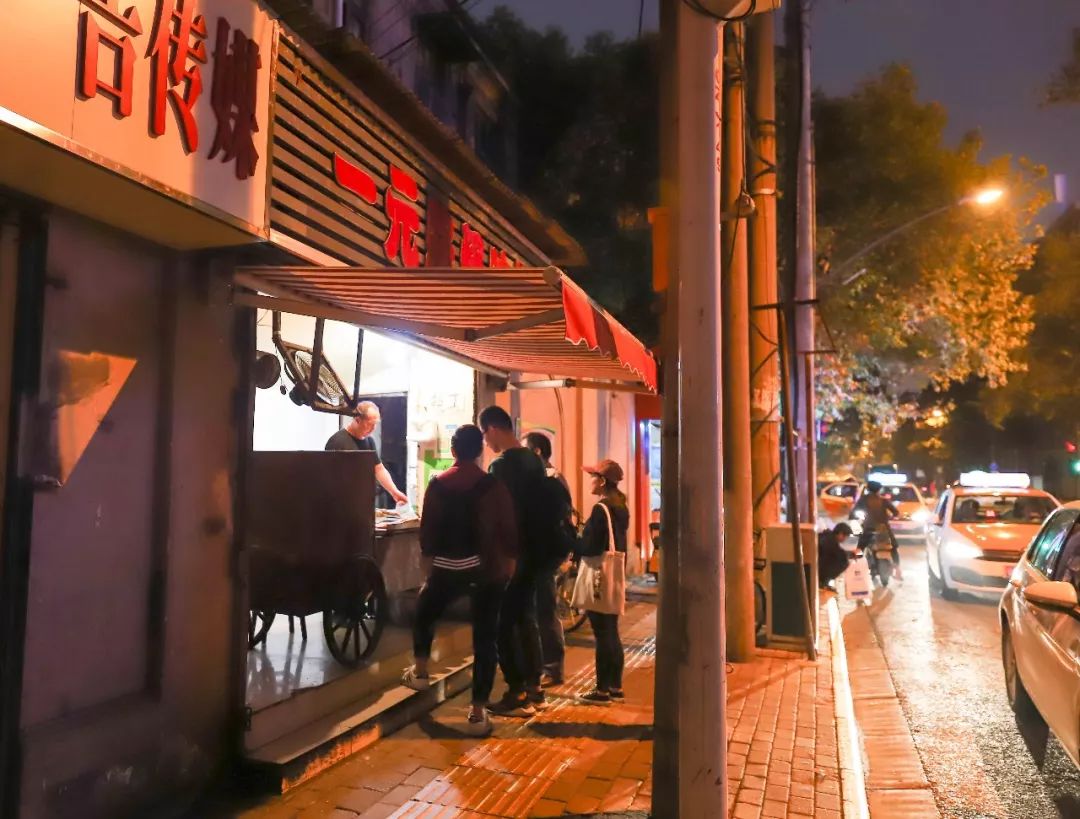 排队两小时，吃饭十分钟？传说中的老字号，真的值得排队吗？