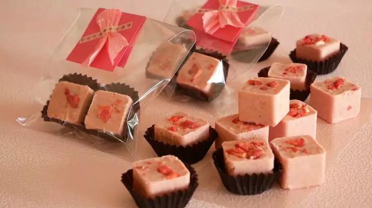 只用3种原材料，就能做出来的高颜值粉红巧克力！送人超级合适
