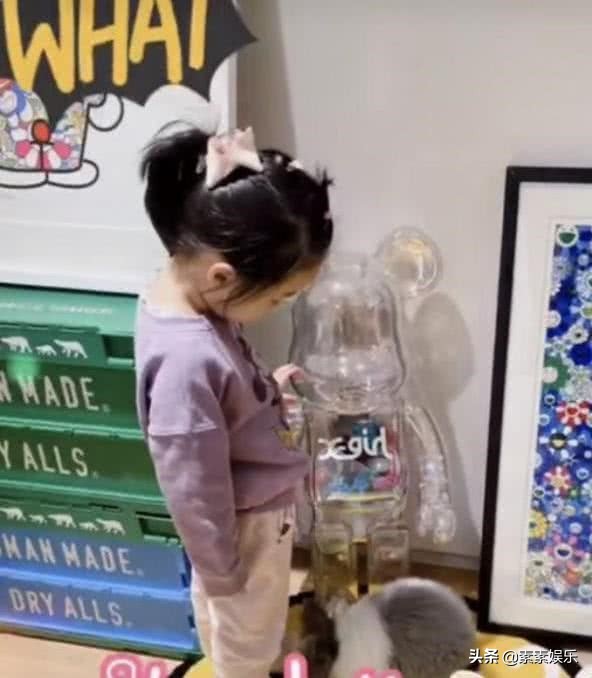 陈赫家豪宅内景太奢侈？一双鞋价值10万，一个玩具熊超6万