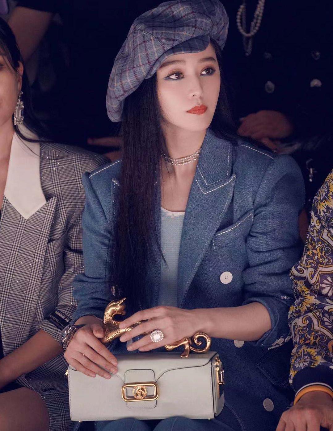 范冰冰最近出席活动照片一身西装,范冰冰一袭绿裙现身机场