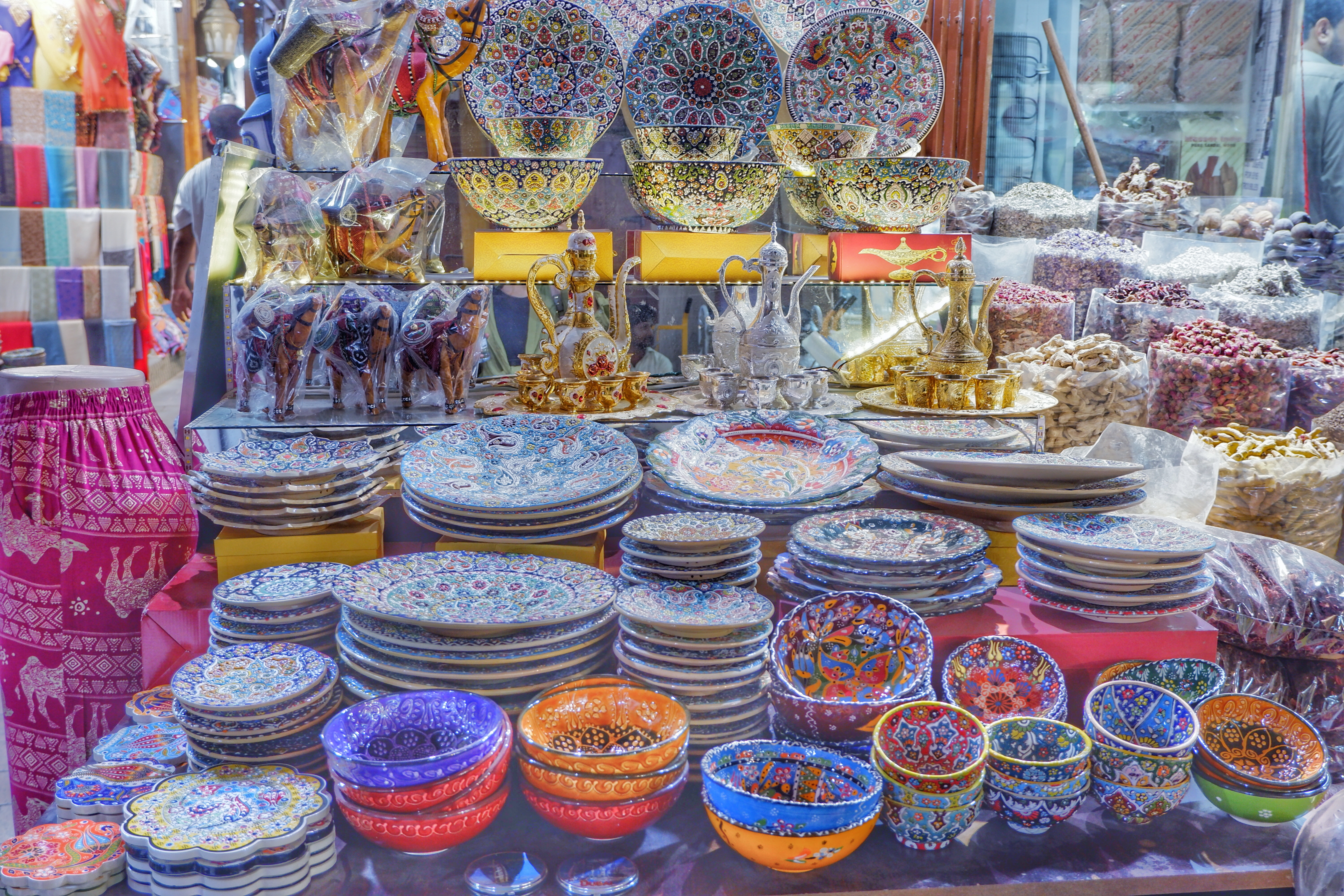 迪拜紫色香精香水批发,迪拜香精为什么比香水便宜好多呢