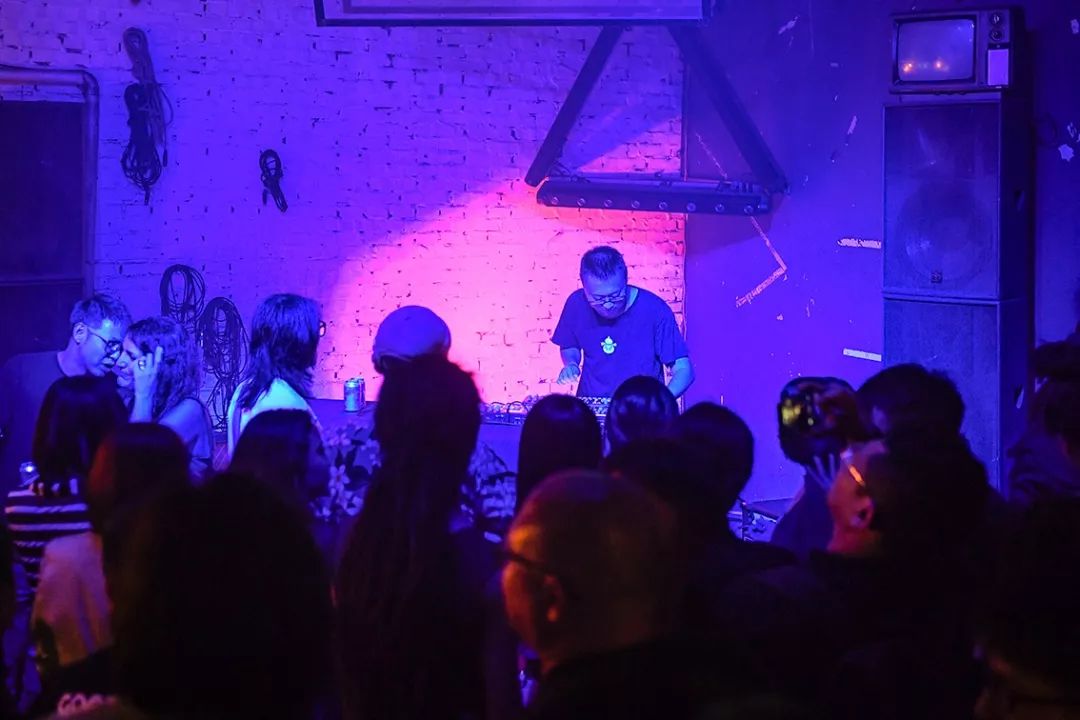 成都酒吧喝酒蹦迪指南,成都酒吧喝酒指南