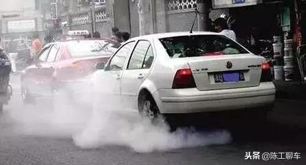 冬天车辆排气管滴水正常吗,冬季车辆排气管流水怎么回事