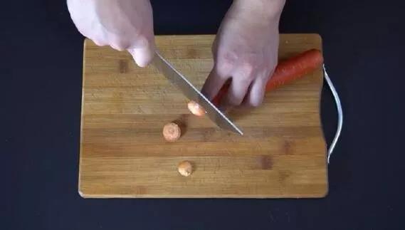 菜刀钝了怎么磨,菜刀没有磨刀石怎么磨才锋利