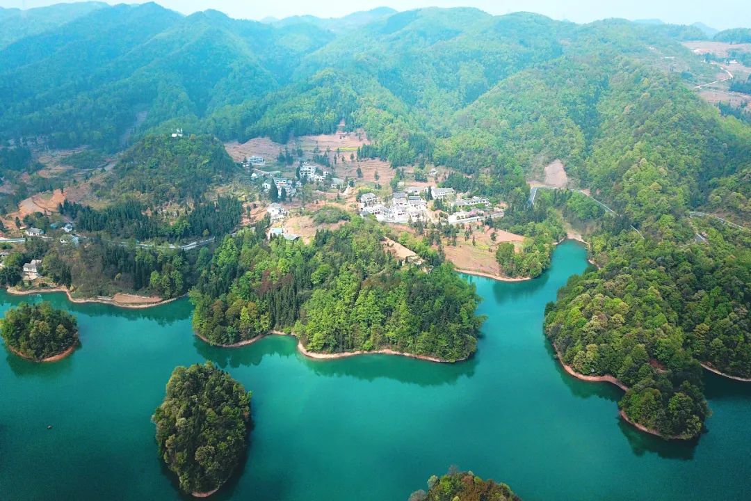 贵州有好多景点,贵州今年比较火的景点